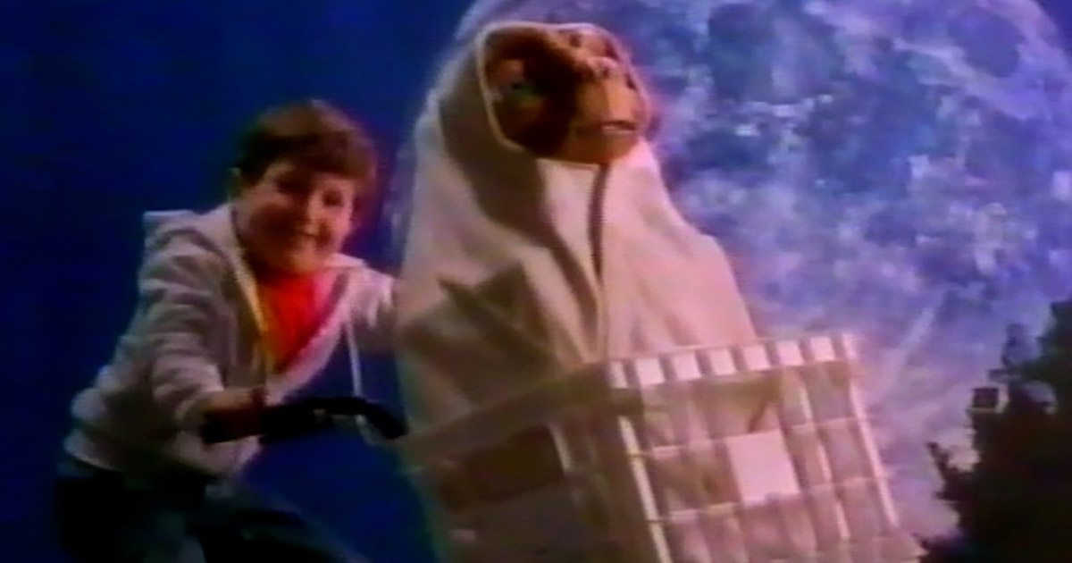 Classic Christmas Commercials, Volume 16! Dinosaur Dracula!